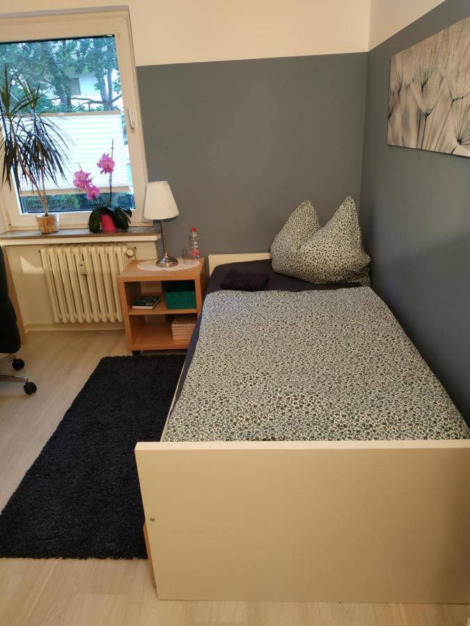 Bed & Breakfast Bonn 24 Mai Bis14 Juni Mit Hund In Der Wohnung Buitenkant foto